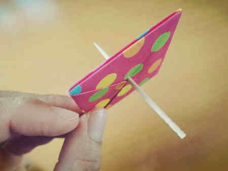 相信这个折纸陀螺能给你带来我穷的乐趣;想学习纸陀螺怎么折的达人