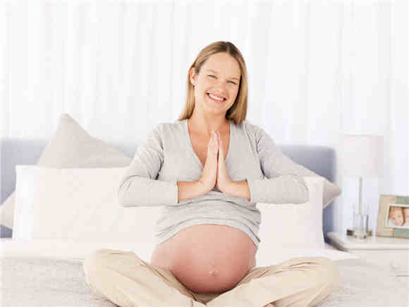 不少孕妈咪的乳晕上会出现小,白,突起的皮脂腺,称之为"蒙哥马利"腺体