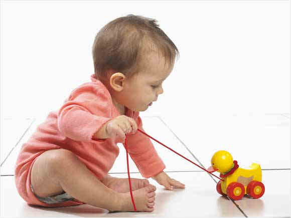 0-2岁宝宝发育特点及玩具推荐