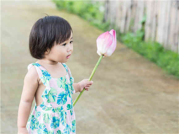 春季带宝宝踏青 要防花粉过敏