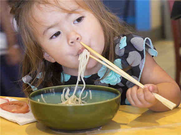 宝宝偏食的10大原因 中招了吗