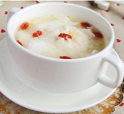 产后胸部越来越小的原因是什么?喝酒酿蛋有效