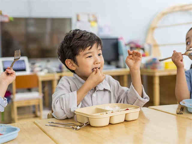 如何通过饮食促进小孩长高?